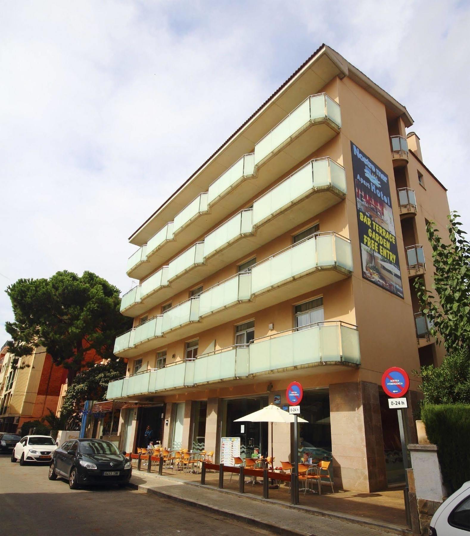 Aqua Hotel Nostre Mar Apartments Pineda de Mar Kültér fotó